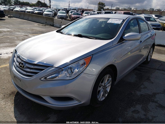 Hyundai Sonata 2.4L I-4 DI, DOHC, VVT, 190HP Front Wheel Drive - автомобили, коли, обяви за нови и употребявани 1