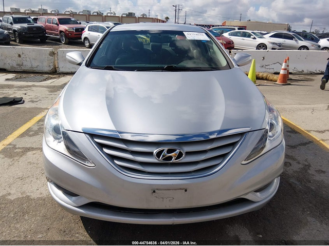 Hyundai Sonata 2.4L I-4 DI, DOHC, VVT, 190HP Front Wheel Drive - автомобили, коли, обяви за нови и употребявани 5