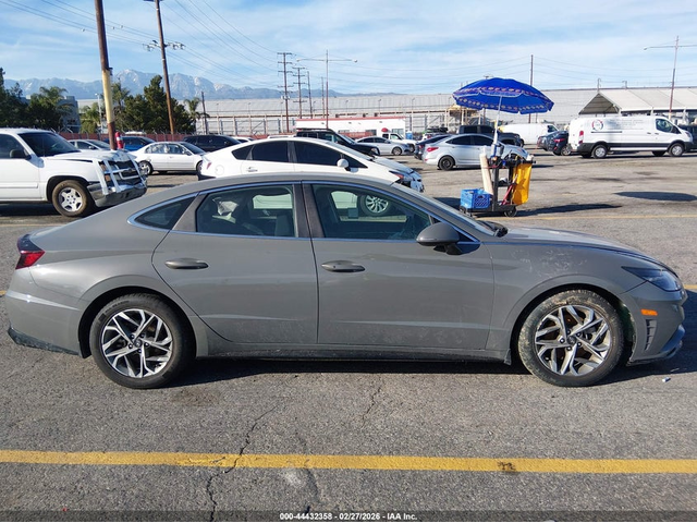 Hyundai Sonata 2.5L I-4 DI, DOHC, VVT, 191HP Front Wheel Drive - автомобили, коли, обяви за нови и употребявани 12