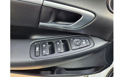 Hyundai Sonata - автомобили, коли, обяви за нови и употребявани 12