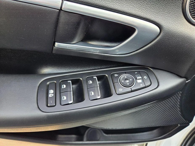 Hyundai Sonata - автомобили, коли, обяви за нови и употребявани 12