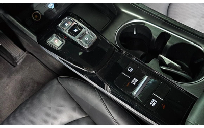 Hyundai Sonata - автомобили, коли, обяви за нови и употребявани 8