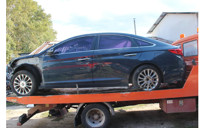 Hyundai Sonata ударен - продава се цял - автомобили, коли, обяви за нови и употребявани 6