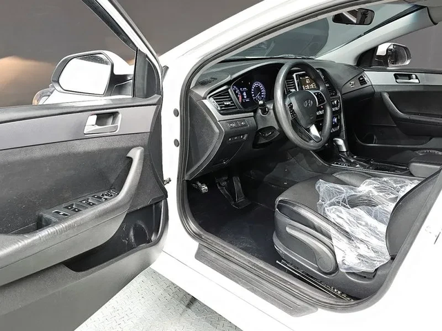Hyundai Sonata 2.0 Style - автомобили, коли, обяви за нови и употребявани 9