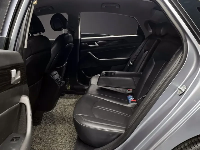 Hyundai Sonata 2.0 Smart - автомобили, коли, обяви за нови и употребявани 11