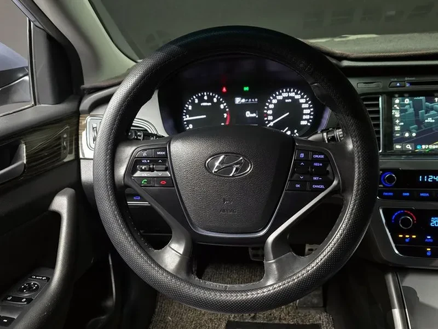 Hyundai Sonata 2.0 Smart - автомобили, коли, обяви за нови и употребявани 12