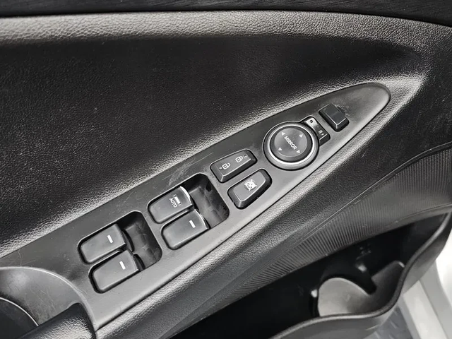 Hyundai Sonata 2.0 LPI - автомобили, коли, обяви за нови и употребявани 16