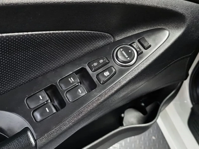 Hyundai Sonata 2.0 - автомобили, коли, обяви за нови и употребявани 16