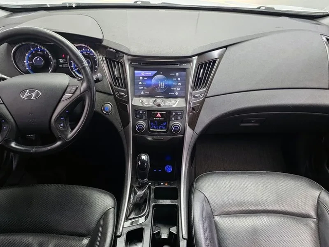 Hyundai Sonata 2.0 - автомобили, коли, обяви за нови и употребявани 6