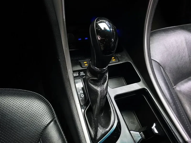 Hyundai Sonata 2.0 - автомобили, коли, обяви за нови и употребявани 8