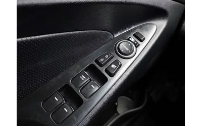 Hyundai Sonata 2.0 - автомобили, коли, обяви за нови и употребявани 16