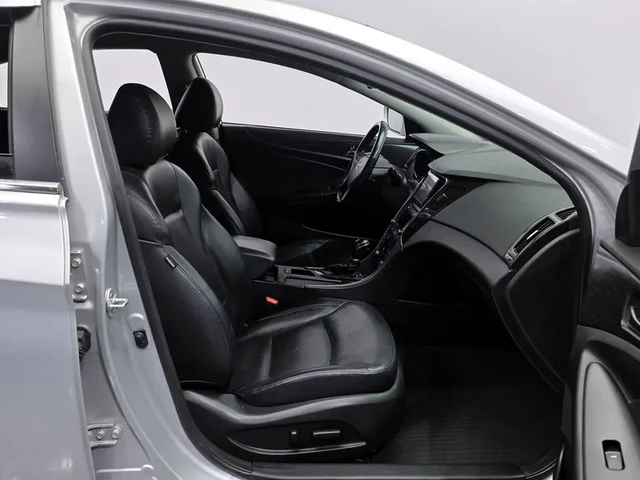 Hyundai Sonata 2.0 - автомобили, коли, обяви за нови и употребявани 9