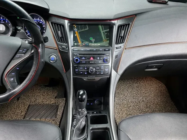 Hyundai Sonata 2.0 - автомобили, коли, обяви за нови и употребявани 13