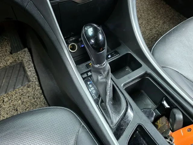 Hyundai Sonata 2.0 - автомобили, коли, обяви за нови и употребявани 8