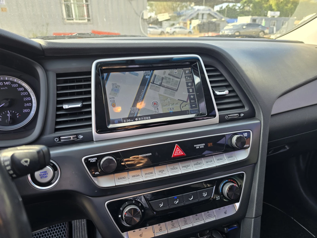 Hyundai Sonata 2.0 LPI - автомобили, коли, обяви за нови и употребявани 9