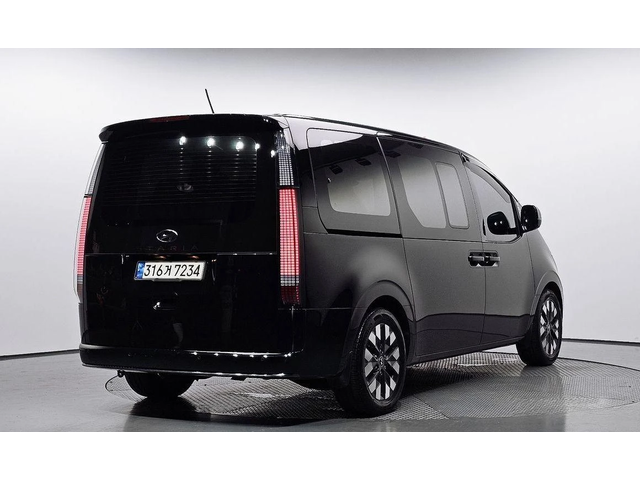 Hyundai Staria L3.5 Lounge 7-Seater Inspiration - автомобили, коли, обяви за нови и употребявани 1