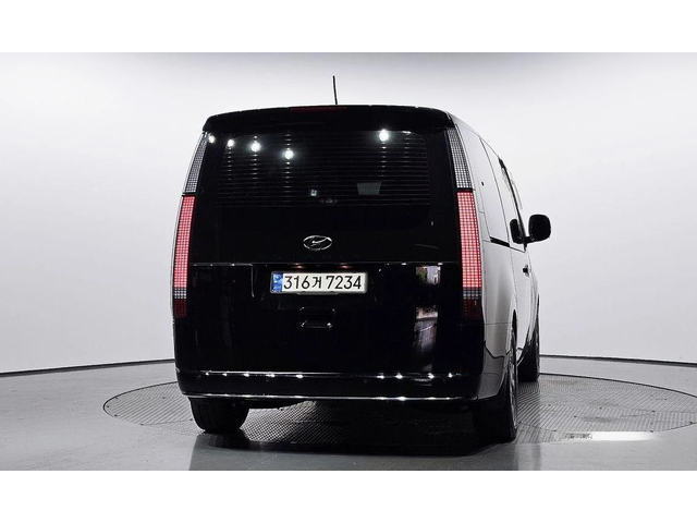 Hyundai Staria L3.5 Lounge 7-Seater Inspiration - автомобили, коли, обяви за нови и употребявани 3