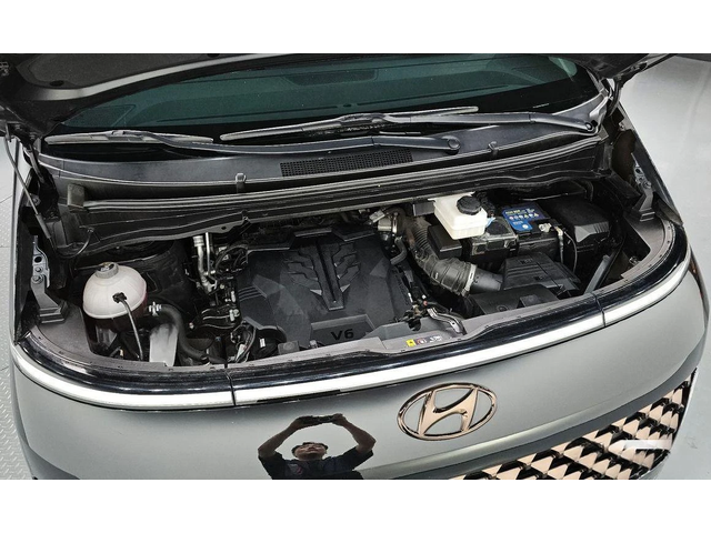 Hyundai Staria L3.5 Lounge 7-Seater Inspiration - автомобили, коли, обяви за нови и употребявани 5