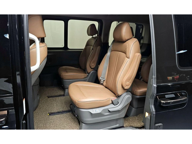 Hyundai Staria L3.5 Lounge 9-Seater Inspiration - автомобили, коли, обяви за нови и употребявани 11