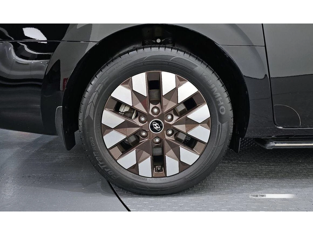 Hyundai Staria L3.5 Lounge 9-Seater Inspiration - автомобили, коли, обяви за нови и употребявани 4