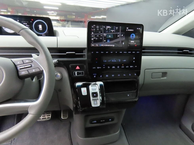 Hyundai Staria Lounge 3.5 LPG Lounge 7 Вдъхновение ЛИЗ.БЕЗ ПЪРВ.В - автомобили, коли, обяви за нови и употребявани 9