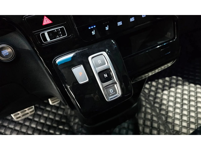 Hyundai Staria L3.5 Lounge 7-Seater Mobility - автомобили, коли, обяви за нови и употребявани 7