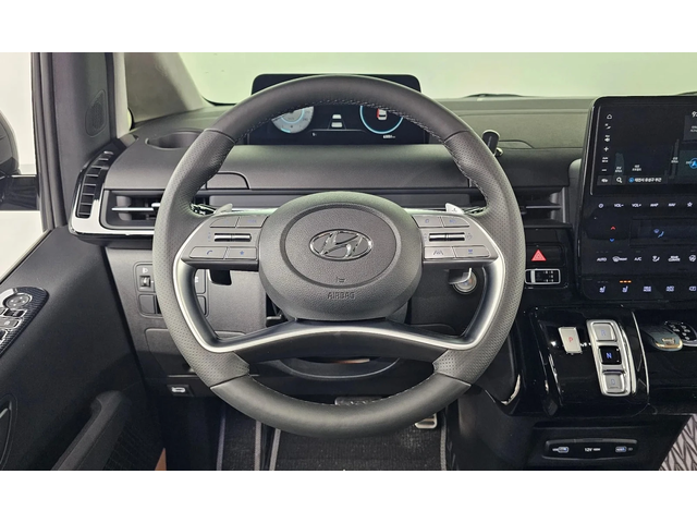 Hyundai Staria L3.5 Lounge 7-Seater Inspiration - автомобили, коли, обяви за нови и употребявани 12