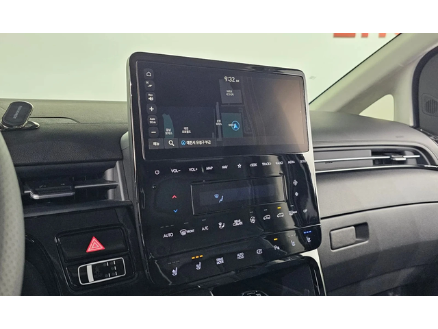 Hyundai Staria L3.5 Lounge 7-Seater Inspiration - автомобили, коли, обяви за нови и употребявани 13