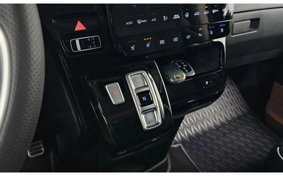 Hyundai Staria L3.5 Lounge 7-Seater Inspiration - автомобили, коли, обяви за нови и употребявани 7