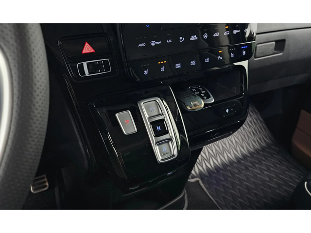 Hyundai Staria L3.5 Lounge 7-Seater Inspiration - автомобили, коли, обяви за нови и употребявани 7