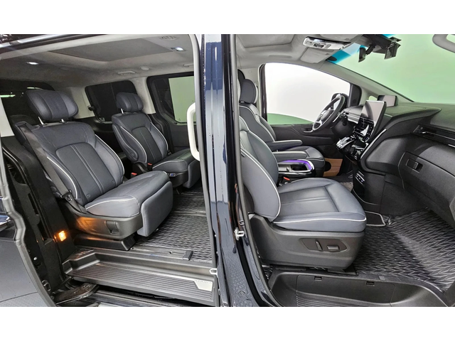 Hyundai Staria L3.5 Lounge 7-Seater Inspiration - автомобили, коли, обяви за нови и употребявани 9
