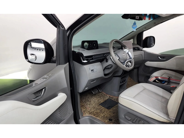 Hyundai Staria L3.5 Lounge - автомобили, коли, обяви за нови и употребявани 9