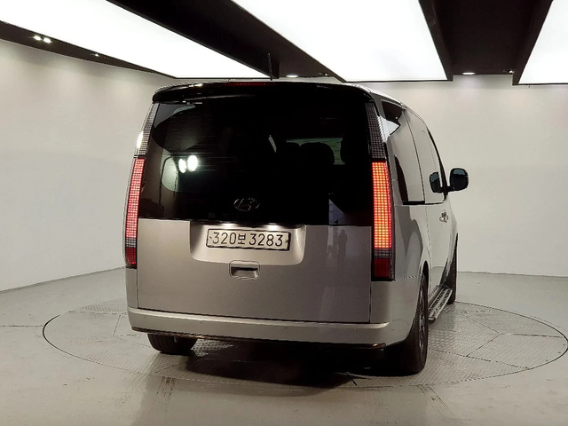 Hyundai Staria L3.5 Lounge 7-Seater - автомобили, коли, обяви за нови и употребявани 3