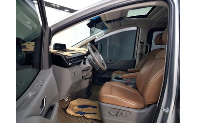 Hyundai Staria L3.5 Lounge 7-Seater - автомобили, коли, обяви за нови и употребявани 7