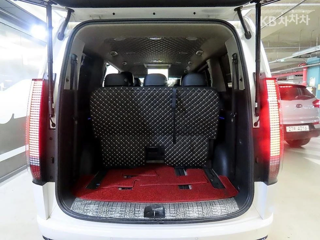 Hyundai Staria 2023 - автомобили, коли, обяви за нови и употребявани 11