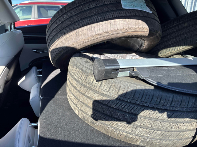 Hyundai Tucson 1.6L 4cyl AWD - автомобили, коли, обяви за нови и употребявани 10