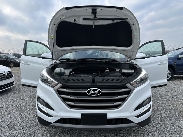 Hyundai Tucson 1.7CRDi E6B - автомобили, коли, обяви за нови и употребявани 9