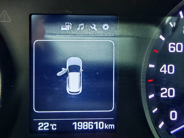 Hyundai Tucson 1.7CRDI-НАВИГАЦИЯ-КАМЕРА - автомобили, коли, обяви за нови и употребявани 14