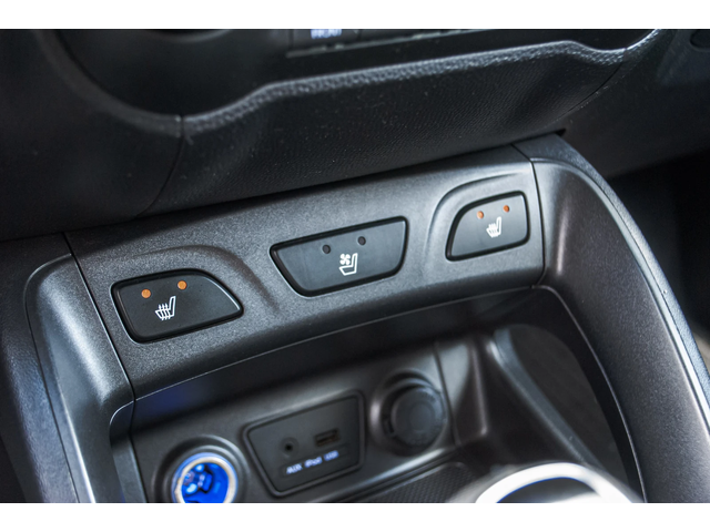 Hyundai Tucson 2.0CRDI-4WD-PREMIUM-6M ГАРАНЦИЯ! - автомобили, коли, обяви за нови и употребявани 12