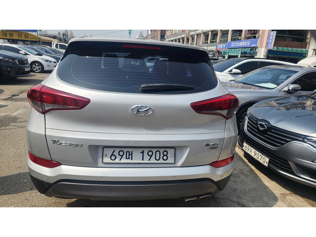 Hyundai Tucson Diesel 2.0 4WD Premium - автомобили, коли, обяви за нови и употребявани 3
