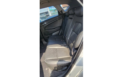 Hyundai Tucson Diesel 2.0 4WD Premium - автомобили, коли, обяви за нови и употребявани 6