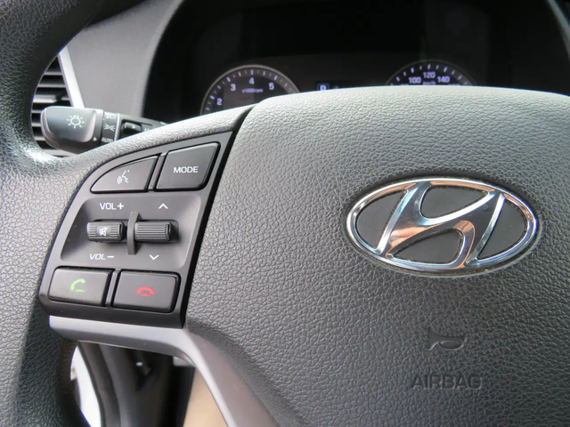 Hyundai Tucson 2.0L AWD w/ CarPlay Camera BLND Heated Seats/ST Wh All Wheel Drive - автомобили, коли, обяви за нови и употребявани 12