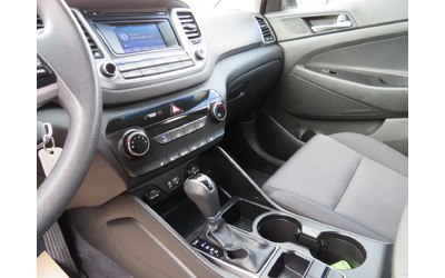 Hyundai Tucson 2.0L AWD w/ CarPlay Camera BLND Heated Seats/ST Wh All Wheel Drive - автомобили, коли, обяви за нови и употребявани 17