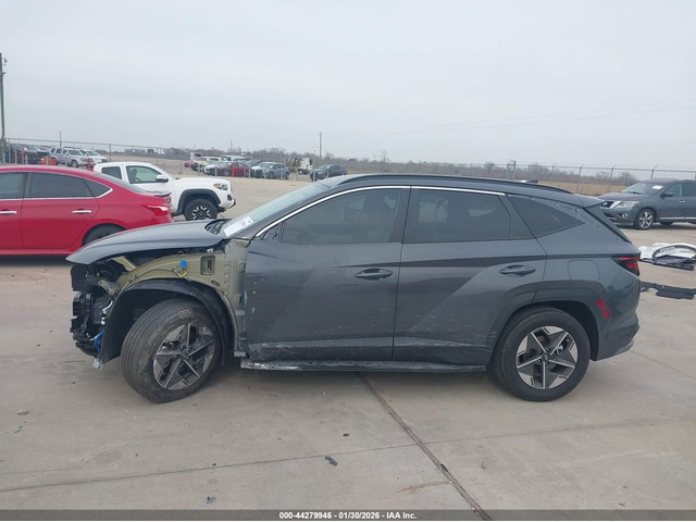 Hyundai Tucson 2.5L I-4 DI, DOHC, VVT, 187HP Front Wheel Drive - автомобили, коли, обяви за нови и употребявани 14