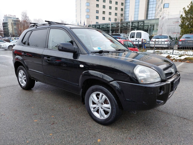 Hyundai Tucson 2, 0i  ГАЗ/БЕНЗИН - автомобили, коли, обяви за нови и употребявани 0