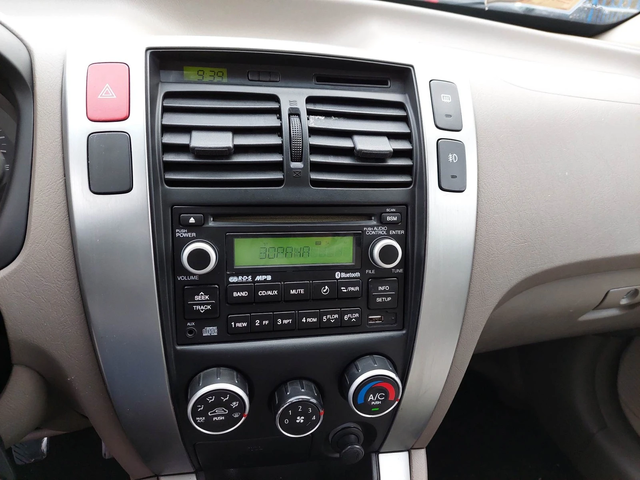 Hyundai Tucson 2, 0i  ГАЗ/БЕНЗИН - автомобили, коли, обяви за нови и употребявани 8