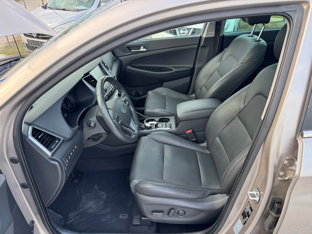 Hyundai Tucson -2.0CRDI-PREMIUM-4X4-FULL PACK - автомобили, коли, обяви за нови и употребявани 10