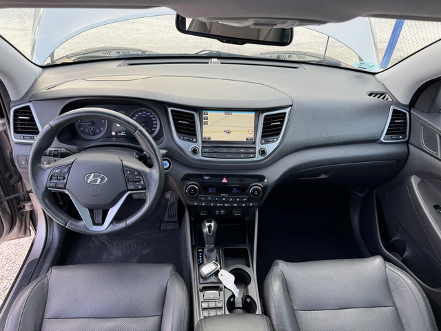 Hyundai Tucson -2.0CRDI-PREMIUM-4X4-FULL PACK - автомобили, коли, обяви за нови и употребявани 11