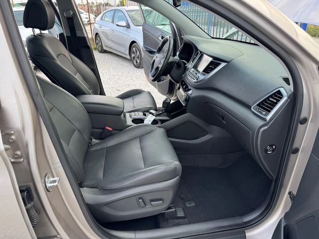 Hyundai Tucson -2.0CRDI-PREMIUM-4X4-FULL PACK - автомобили, коли, обяви за нови и употребявани 16