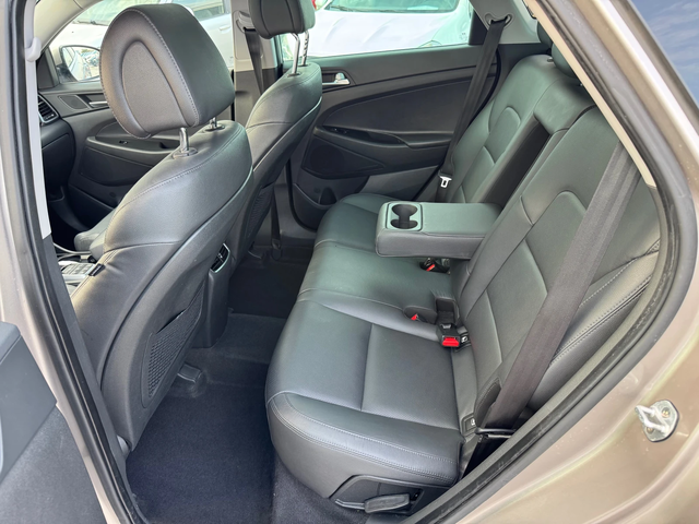 Hyundai Tucson -2.0CRDI-PREMIUM-4X4-FULL PACK - автомобили, коли, обяви за нови и употребявани 9